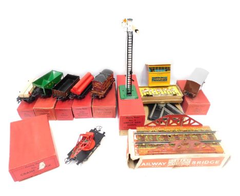 Hornby O gauge clockwork tinplate accessories, including No 2 signal arm, CA2 acute angle crossing, flat truck with container