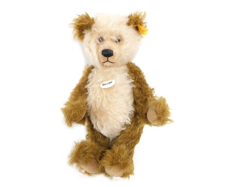 A Steiff Classic Teddy bear, 33cm, in cappuccino. 