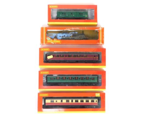 Hornby OO gauge locomotive and rolling stock, comprising R862 British Rail Class M7 0-4-4T tank locomotive, BR lined black li