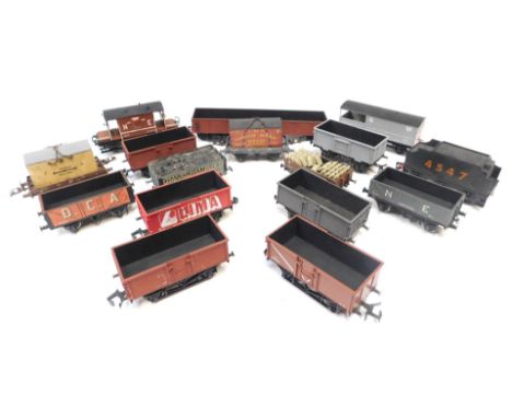 Lima, Hornby and other O gauge rolling stock, including GWR brake van, ore tippler wagons, plank wagons, etc. (1 tray) 