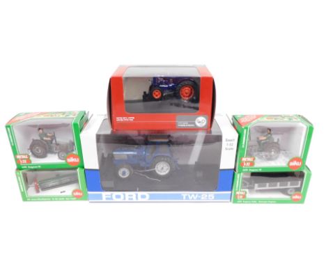 Siku and Universal Hobbies diecast tractors and farming implements, including a 1:32 Ford TW-25, a Massey Ferguson TE, Rotary