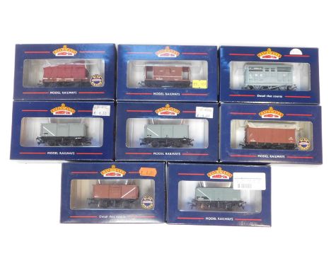 Bachmann Branchline OO gauge rolling stock, comprising 37-226B 16 tonne steel mineral wagon, BR bauxite with top flap doors, 