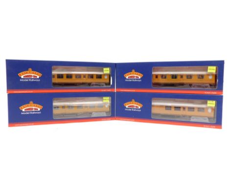 Bachmann Branchline OO gauge coaches, comprising 34-435 Thompson composite brake coach, LNER teak livery, 34-460 Thompson Thi