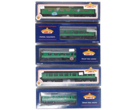 Bachmann Branchline OO gauge coaches, comprising 34-550A 63ft Bulleid corridor composite, BR green livery, 34554 Bulleid 63ft