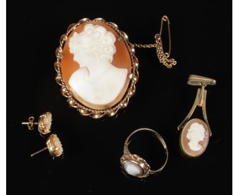 Cameo Jewellery Set: 9ct Gold Ring (375 Birmingham S, Size K, 1.6g) , 9ct Gold Ear Ring Set (375 Birmingham Z), Rolled Gold o