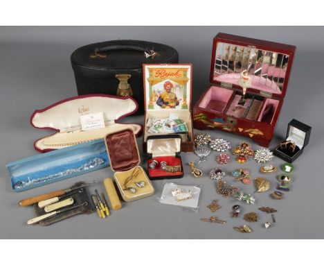 Vintage jewellery collections, including a Japanese lacquer music box, pearl necklace, brooches, stamps, coins, cuff-links an