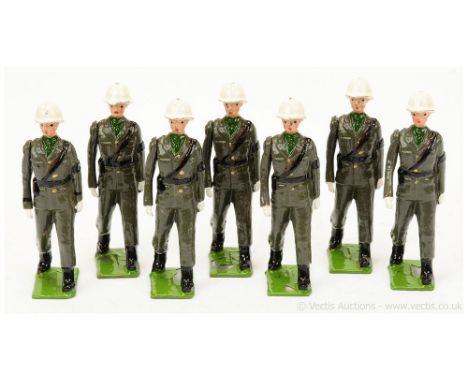 Britains - Set 2021 - U.S. Army Military Police - Snowdrops [1960-Issue], comprising: 7 x MP` s Marching Empty Handed all wea