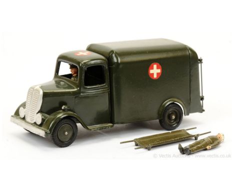 Britains - Set 1512 - Army Ambulance [2nd 1956 Version], comprising: Round Nosed Ambulance in Dark Green with Black Treaded P