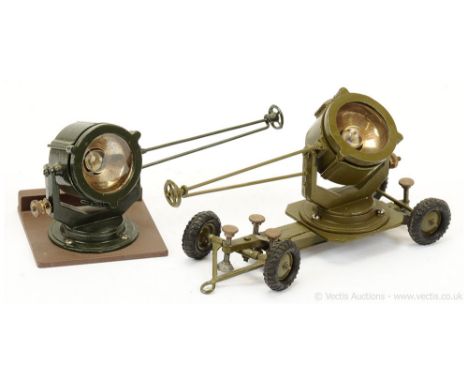 Britains - Set 1640 - Searchlight, [1st version], comprising: Standard Searchlight in Dark Green Finish &amp; Brown Plywood B