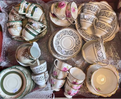 Mixed lot of collectable porcelain te ware to include; Shelley Black Grecian Scroll, Meito china, Royal Albert American beaut
