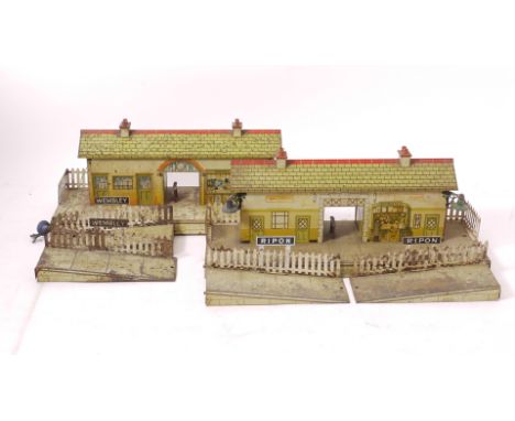 Hornby O Gauge 'No 4E' Stations, both with green tiled roofs, cast chimney-pots, 'walk-through' (one round-arch, one square) 