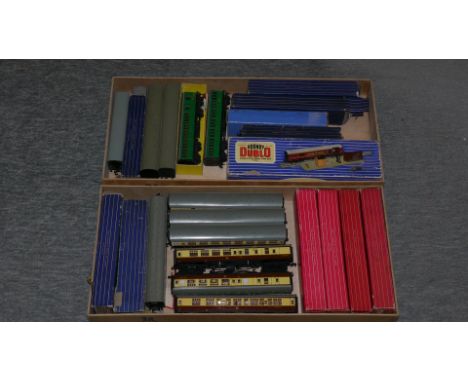 Hornby Dublo 00 Gauge 2 and 3-Rail Coaches, including D11 BR Gresley brake First/third, BR red Restaurant Car, 4078 Sleeping 