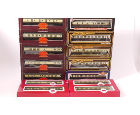 GWR and BR (WR) OO Gauge Coaches by Various Makers, comprising 4 Dapol 'Centenary' stock and one Autocoach, 3 Mainline and 1 