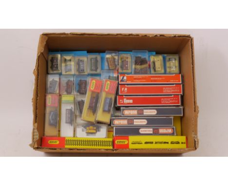Hornby Minitrix and Other N Gauge Trains, including H-M Starter Set ref N102 with BR green diesel, 2 coaches and track, with 