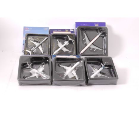 Aircraft Models and Photographs, A collection of vintage and modern civil and military aircraft, including boxed 1:72 scale e