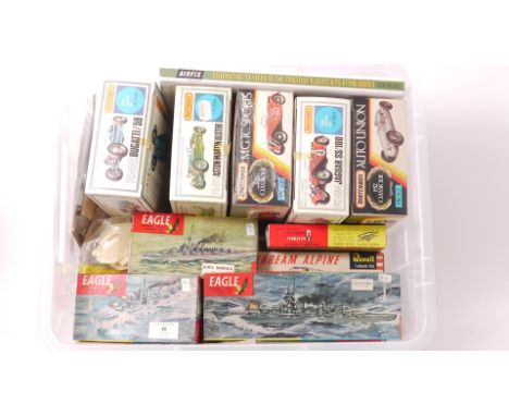 Vintage Model Kits, A boxed/packaged group comprising 1:32 scale models of vintage cars by Matchbox (5), one factory sealed, 