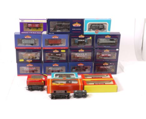 OO Gauge Freight Stock by Bachmann and Others, including Bachmann 33-830B Queen Mary brake van, two Bachmann club exclusive t
