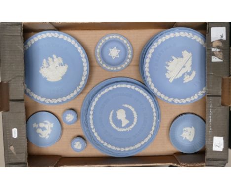 Wedgwood Blue Jasperware Christmas plates &amp; similar trinket boxes: