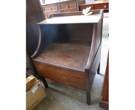 Georgian Mahogany Commode: 79cm height x 59cm width x 48cm depth 