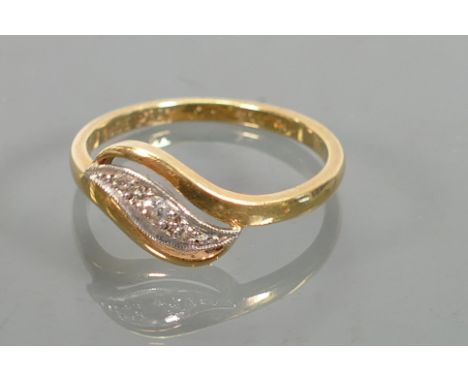 18ct gold &amp; platinum diamond ring :size K, 2.2 grams.