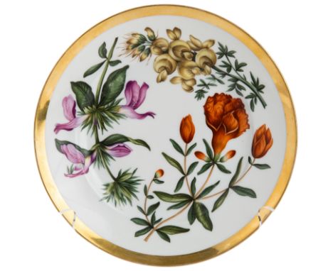 A PORCELAIN PLATE WITH FLORAL DESIGNS, POPOV PORCELAIN MANUFACTORY, GORBUNOVO, 19TH CENTURYthe white cavetto hand-painted wit