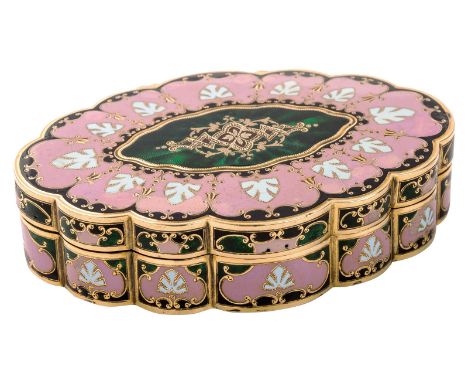 A CONTINENTAL GOLD AND ENAMEL SNUFF BOX, 19TH CENTURYof scalloped form, the top and bottom panels with pink, white and black 