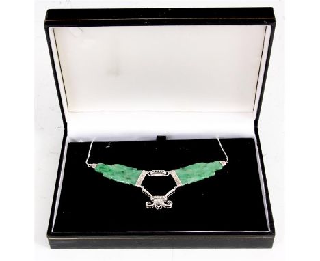 AN UNUSUAL 18ct WHITE GOLD AND DOUBLE FIGURAL SLENDER GREEN JADE NECKLACE each depicting a standing sage figure