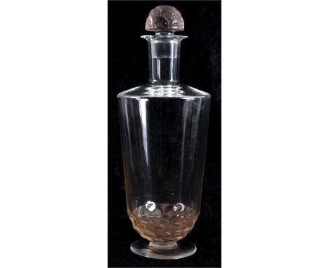 R. LALIQUE A 1931 LALIQUE CARAFE POUILLY, a clear glass decanter with matching fish decoration above the circular base and st