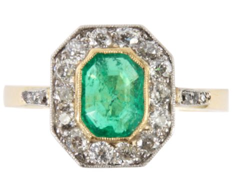 AN 18ct GOLD HEXAGONAL SHAPED EMERALD AND DIAMOND CLUSTER RING