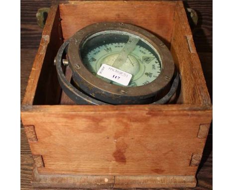 VINTAGE SHIP'S COMPASS IN A WOOD CASE 

