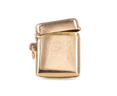 EDWARDIAN NINE CARAT GOLD VESTA CASE,maker Henry Matthews, Birmingham 1909, with hinged cover, approx. 11gCondition good to f