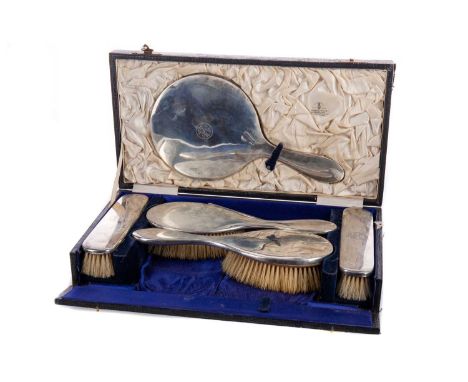 GEORGE V SILVER MOUNTED DRESSING TABLE SET,maker Synyer &amp; Beddoes, Birmingham 1921, comprising two hairbrushes, two cloth
