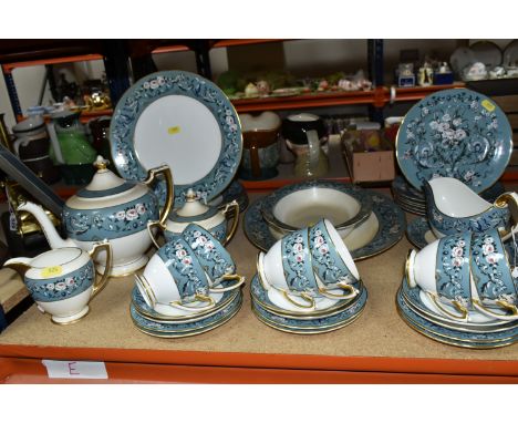 A WEDGWOOD RALPH LAUREN 'ANNALIA' PATTERN DINNER SERVICE, comprising teapot and cover, milk jug, sugar bowl and cover, six cu