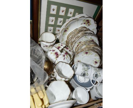 A BOX OF CERAMICS, SIX BABYCHAM GLASSES AND ASSORTED CUTLERY, ETC, the ceramics include Wellington China tea wares, five Wedg