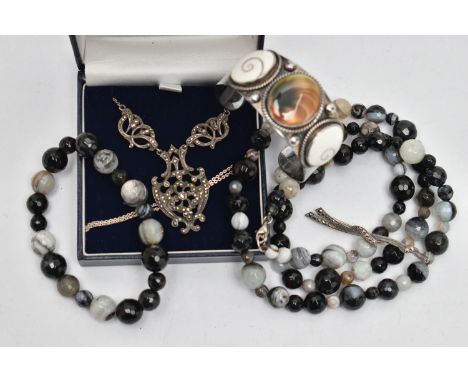 ASSORTED JEWELLERY, to include a white metal cuff bangle set with two shells, stamped 'Silver 925', a faceted agate bead neck