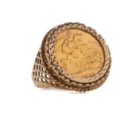 ELIZABETH II GOLD SOVEREIGN RING DATED 1962,within a nine carat gold mount, size X, 14.2gCondition report: Generally worn.&nb