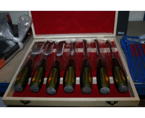 *A DELUXE WOOD CHISEL SET