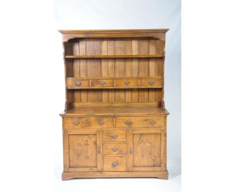 A rustic oak Georgian style high back dresser from the Royal Oak Collection by Arighi BianchiThe high back with two enclosed 