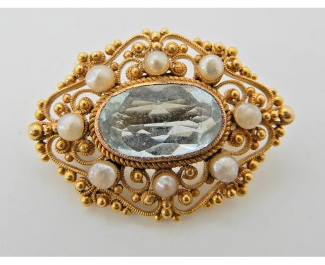 A filigree aquamarine and pearl brooch weight approx 3.3gms  Condition Report: 