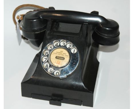 A vintage black Bakelite telephone  Condition Report: 