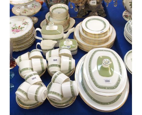 Royal Doulton 'Rondelay' pattern tea and dinner service comprising eight dinner plates, eight side plates, eight tea plates, 