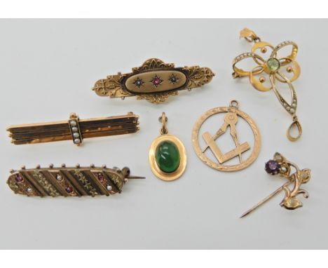 A 9ct gold Masonic medallion, 9ct pearl and peridot Edwardian pendant brooch, 9ct brooches etc (af)  Condition Report: 
