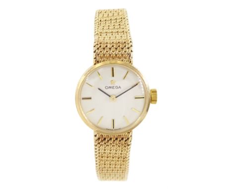 Omega ladies 9ct gold manual wind wristwatch, silvered dial with baton hour markers, on integral 9ct gold bracelet, London 19