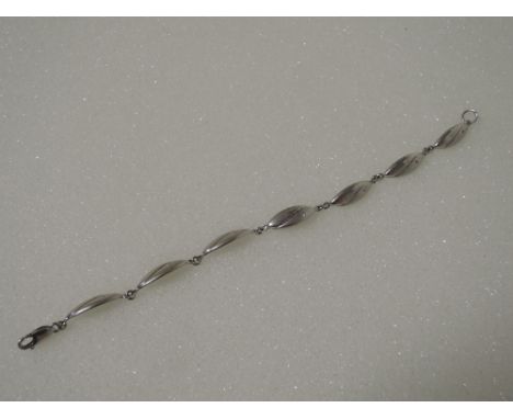 A Hot Diamonds HM silver  bracelet having seven pointed oval panels with diamond insets and chain links