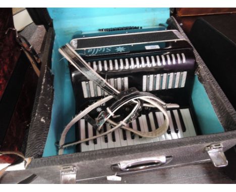 A Stetla (black) piano accordion 