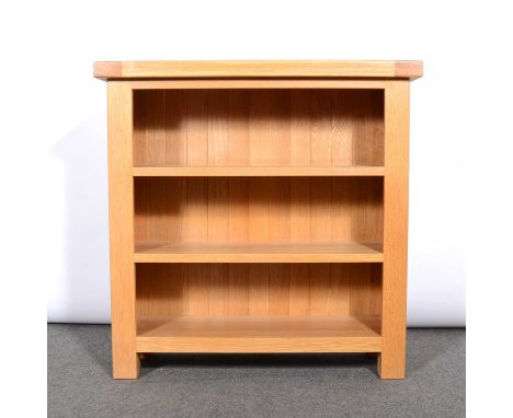Modern light oak open bookcase, with three fixed shelves, width 90cm, depth 30cm, height 90cm.