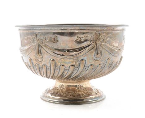 Edwardian silver rose bowl, Mappin &amp; Webb, Sheffield 1903, embossed with swags and gardrooning, 12oz, diameter 18cm.