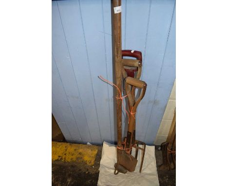 Mixed lot of garden tools, forks, spade and hoe