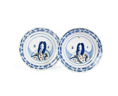 A PAIR OF ENGLISH DELFT POLYCHROME COMMEMORATIVE PORTRAIT PLATES  LATE 17TH OR EARLY 18TH CENTURY  Each painted with a portra