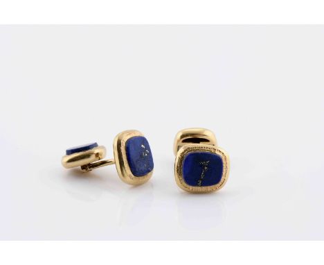 A pair of cufflinks, 750/1000 gold, lapis lazuli plaque application, French, 20th C. (mid), signs of use, warranty mark, mark